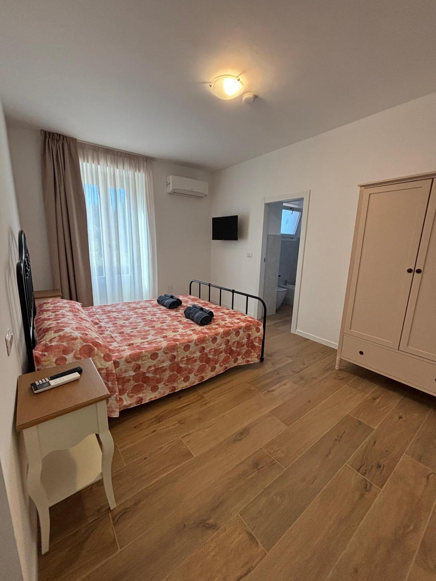 Maris & Bedrooms * Alghero