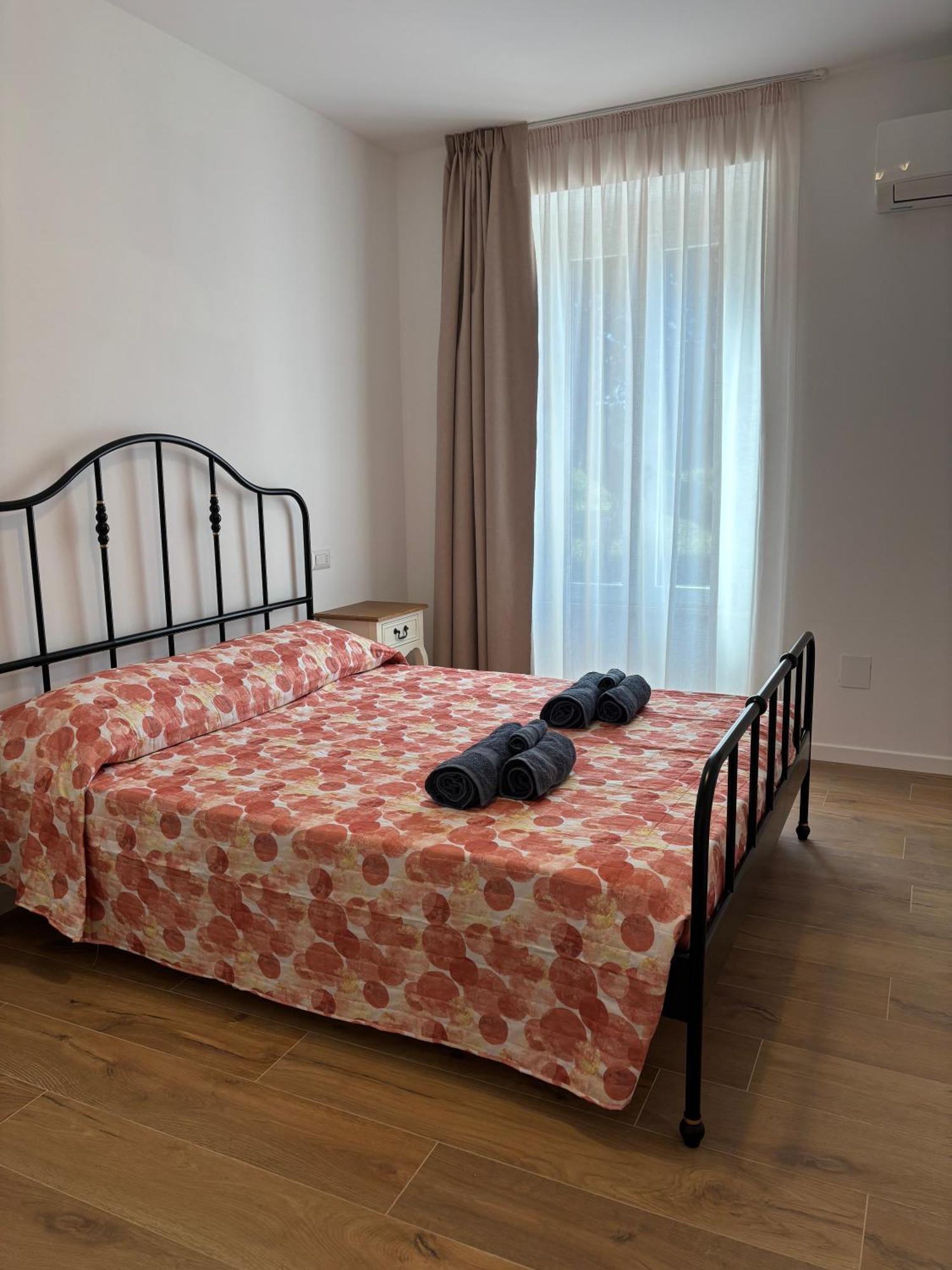 Maris & Bedrooms